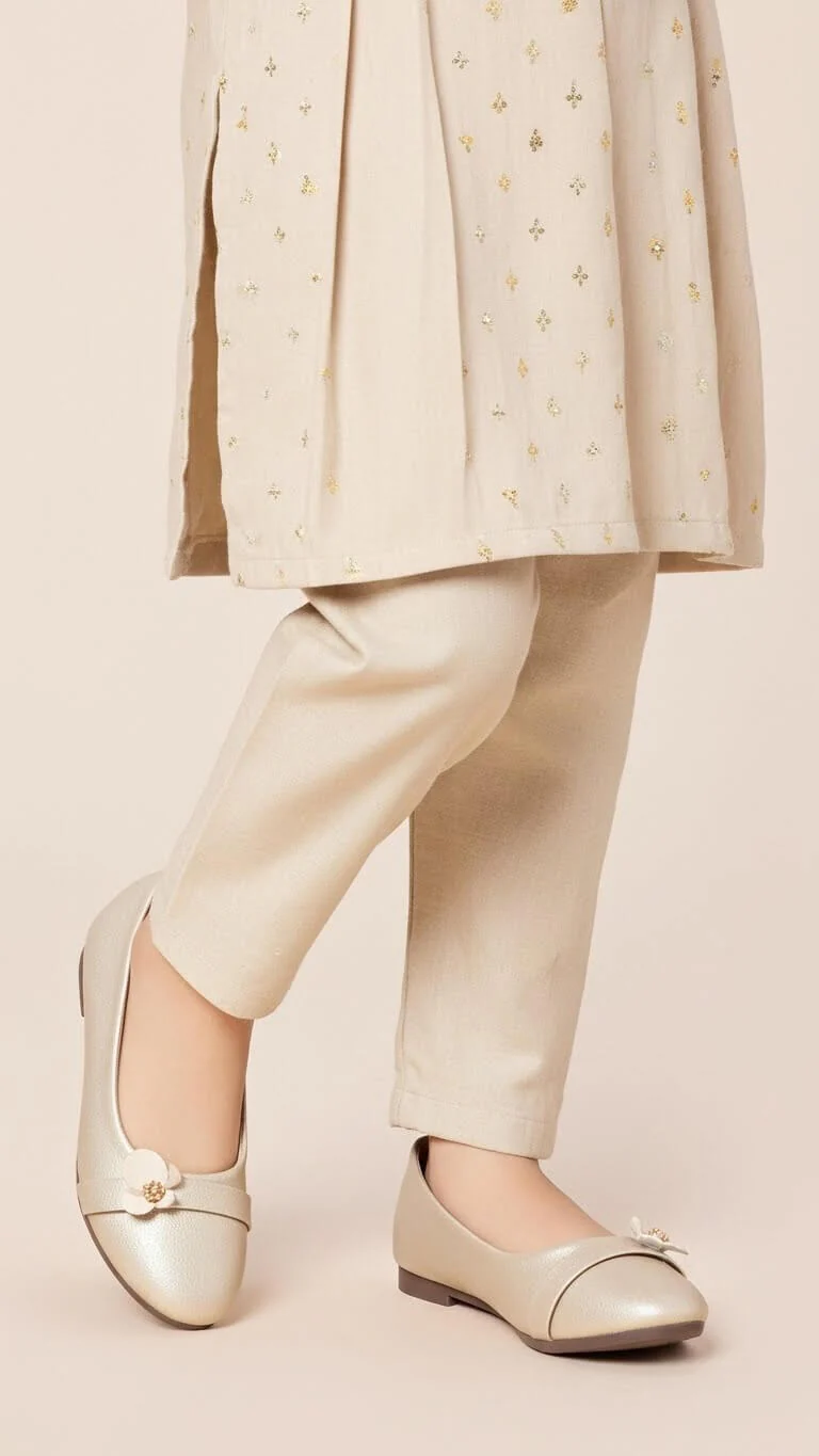 Girls Golden Fancy Pumps KD2619