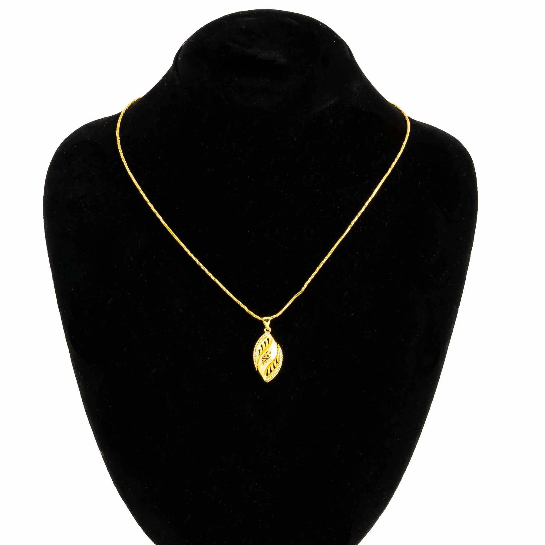 Golden Pendant J42922